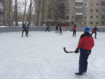 ​Завершился четвертый тур городского турнира по хоккею с мячом