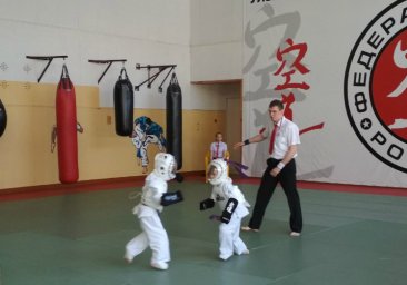 ​Спортивные тренировки, турниры по танцам, самбо и вольной борьбе, соревнования по пауэрлифтингу