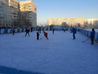 ​Первые хоккейные корты уже встречают своих посетителей