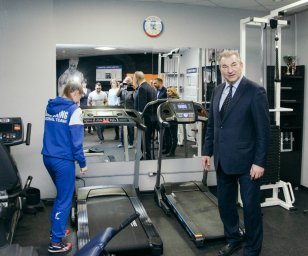 Депутат Государственной Думы Владислав Третьяк приобрел для Ульяновска хоккейные коробки и тренажеры